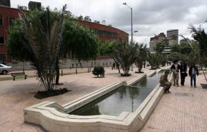 Un australiano nadó en el eje ambiental, Bogotá