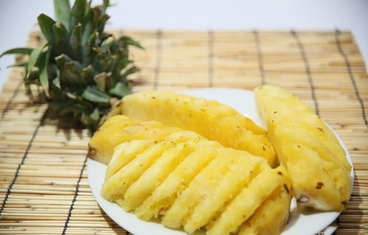 Truco: así se corta una piña