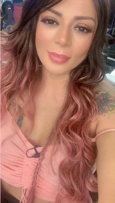 Marbelle con el cabello rosado en el 2019