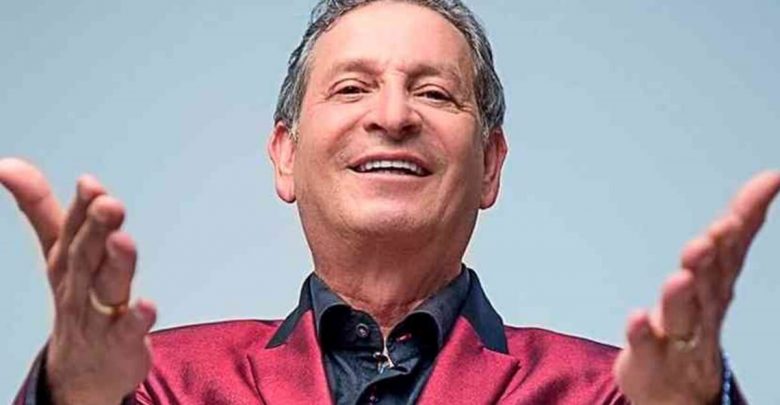 Darío Gómez es retenido por la policía en pleno aeropuerto