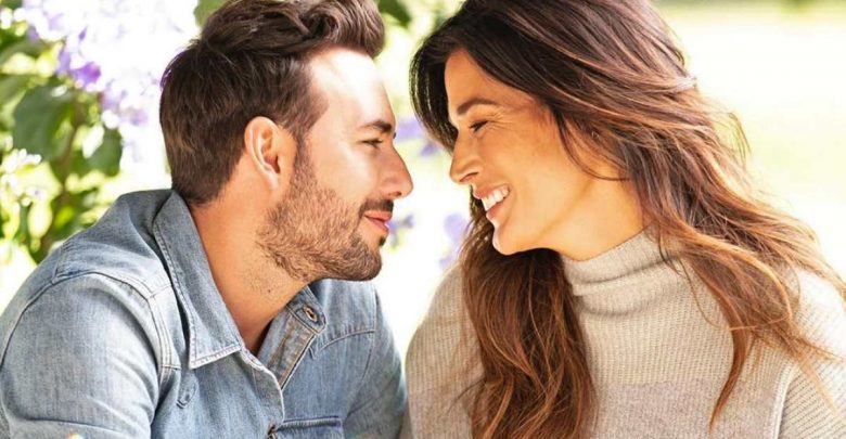 Foto de Sebastián Martínez y Kathy Sáenz crea lluvia de críticas