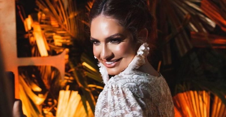 Kimberly Reyes presume cola con sugestivas fotografías