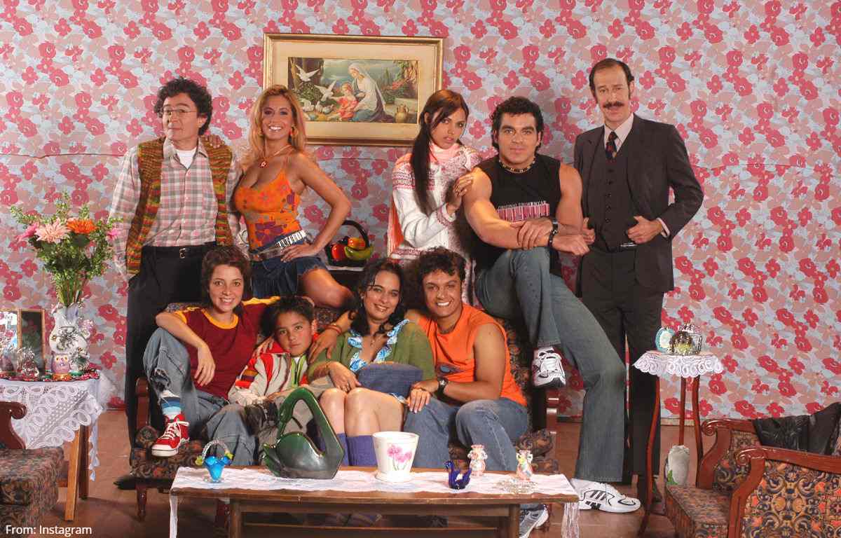 Actriz de 'Los Reyes' reaparece modelando diminuto hilo
