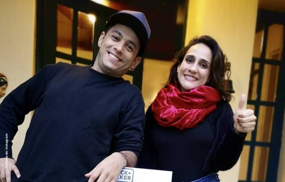 Chichila Navia y Santiago Alarcón lucen sus abdominales