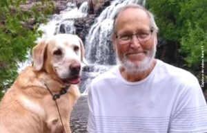 Inseparables: hombre y su fiel perro mueren el mismo día