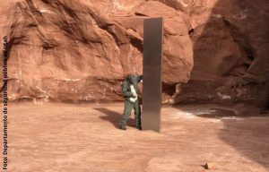 Encuentran extraña estructura en desierto y genera teorías alienígenas