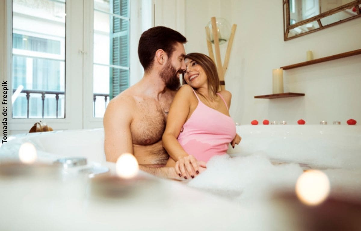 5 beneficios de bañarse con la pareja