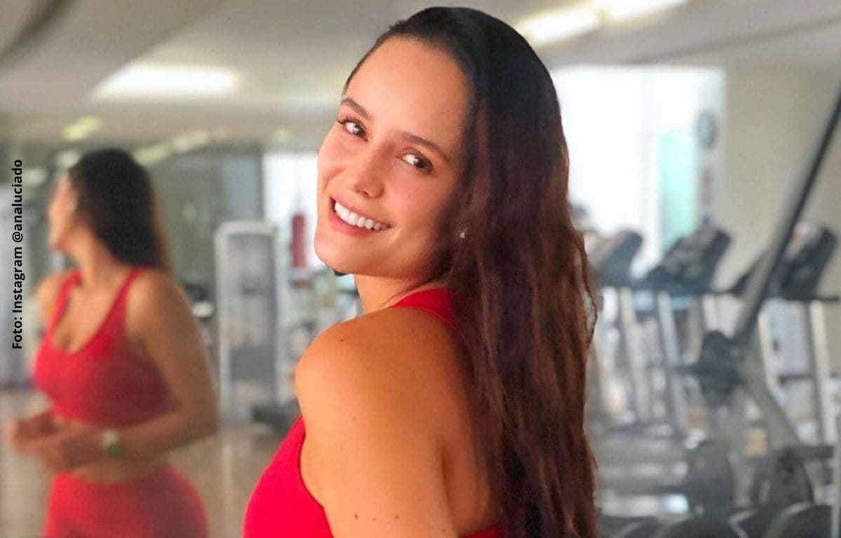 Ana Lucía Domínguez calentó las redes al soltarse el bikini