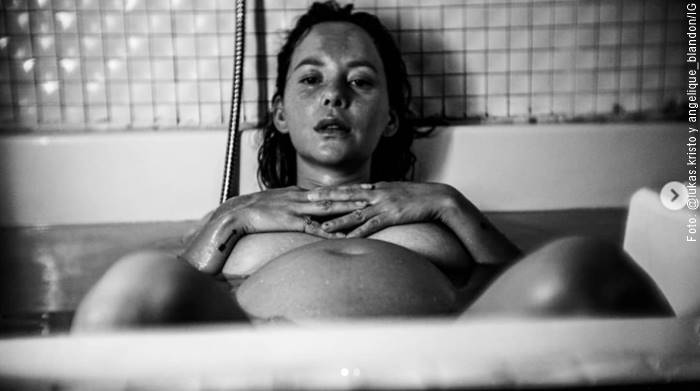 Foto de la actriz Angélica en la tina y embarazada