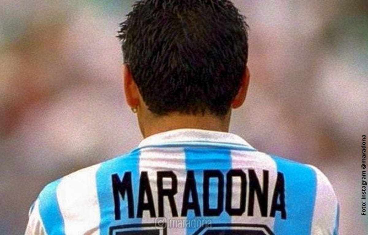 Joven vio a Maradona en la pierna de su novia y publicó foto