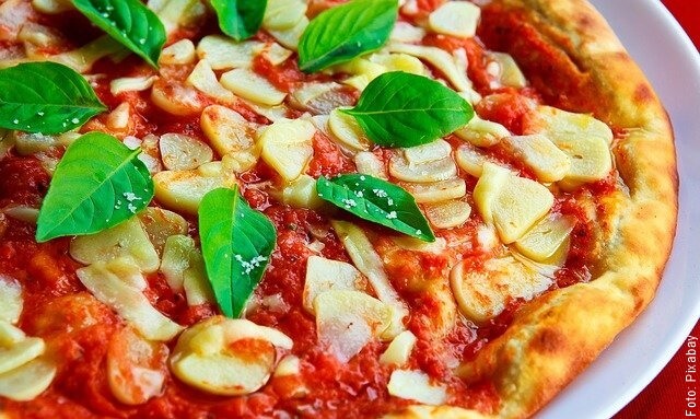 foro de pizza casera con tomate