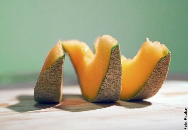 foto de melón cortado