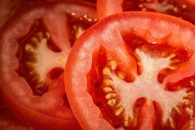 foto de tomates cortados