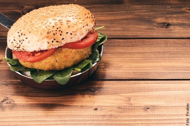 foto de hamburguesa hecha con quinua