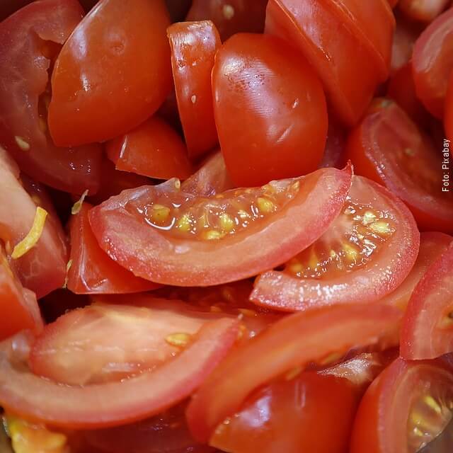 foto de tomate picado