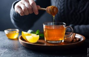 ¿Para qué sirve la miel con limón? Una combinación poderosa