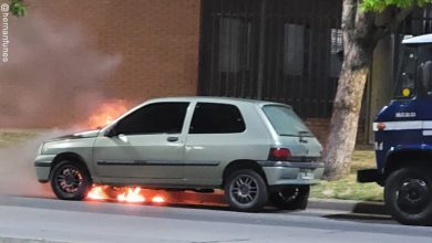 Una mujer quema carro de su pareja al pillarlo siéndole infiel