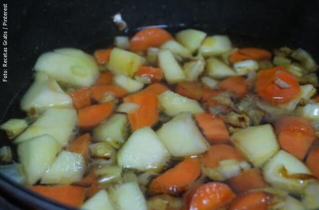 foto de zanahoria y manzana cocinada