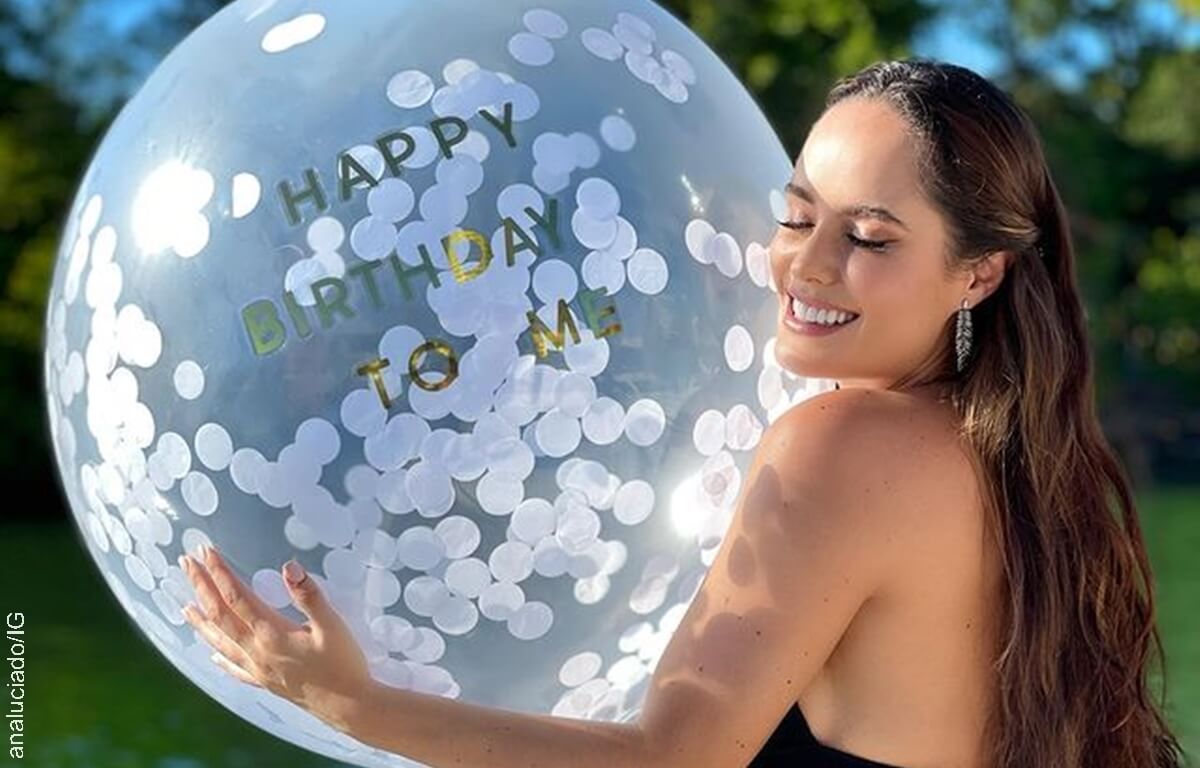 Ana Lucía Domínguez en bikini y en un yate celebró su cumpleaños 38