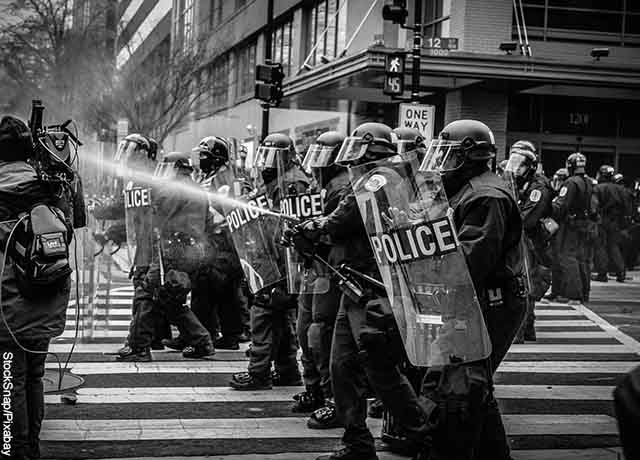 Foto de policías en una protesta