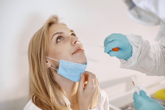 Por prueba PCR mal hecha, una mujer perdió el cartílago de su nariz