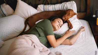 Por qué es malo dormir con tu mascota, una investigación lo explica