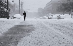 Un joven caminó 12 Km bajo una tormenta de nieve para ver a su novia