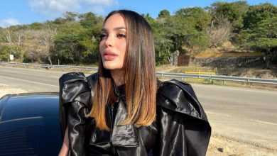 Andrea Valdiri muestra su abdomen para desmentir embarazo