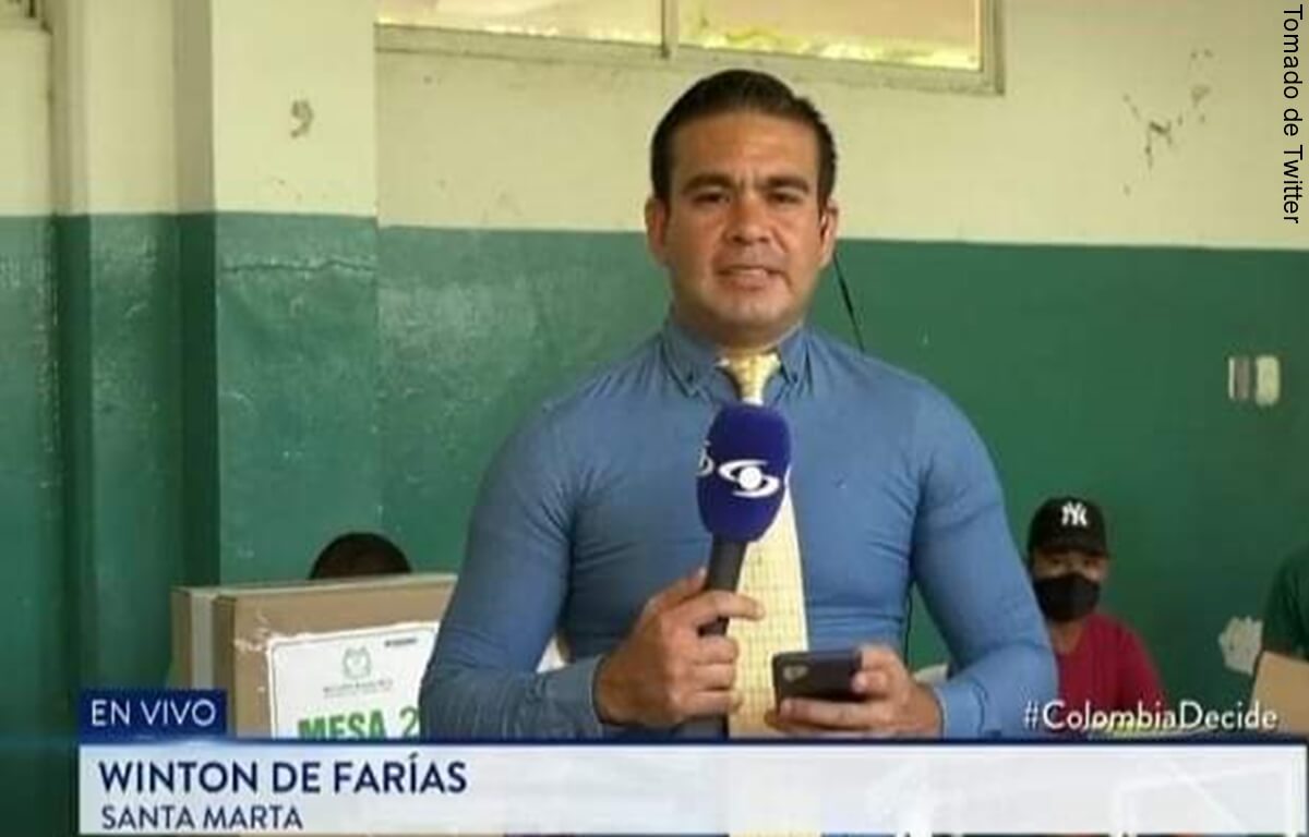 La apretada camisa de periodista de Noticias Caracol sacó risas
