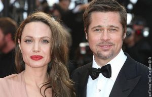 Angelina Jolie acusa a Brad Pitt de golpear a sus hijos