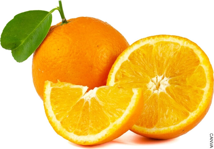 Foto de una naranja partida en la mitad