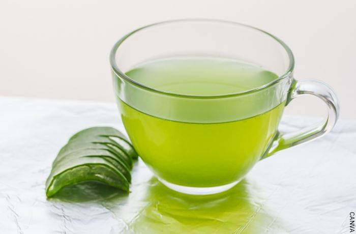Foto de una taza de té verde
