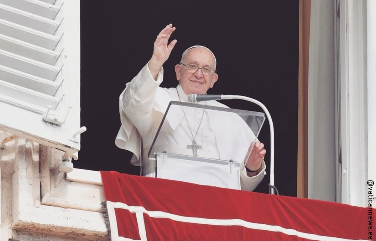 El papa Francisco fue hospitalizado por infección pulmonar