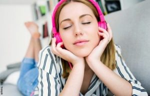 Si escuchas una canción varias veces, tu salud mental es muy buena