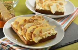Receta de martes: Tostadas con queso dulce y peras