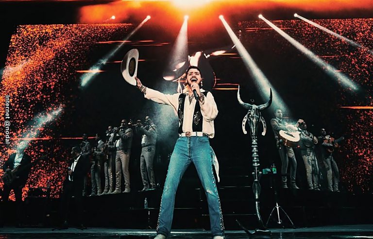 Christian Nodal recordó sus raíces con cinco canciones muy mexicanas