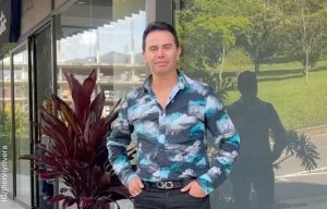 Jhonny Rivera dice 'No te guardo rencor' con mucho sentimiento