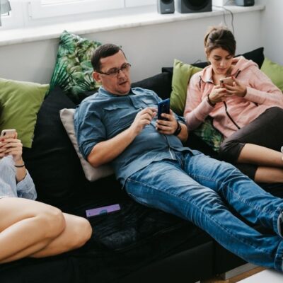 Por qué no dejo de mirar el celular