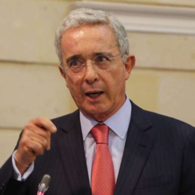 Álvaro Uribe fue hospitalizado