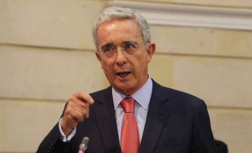 Álvaro Uribe fue hospitalizado