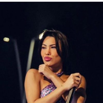 Ana del Castillo hablando en inglés en los Latin Grammy