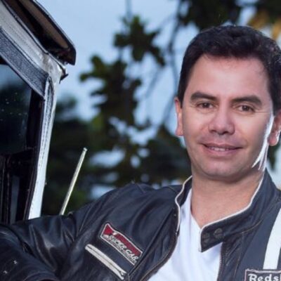 broma de Jhonny Rivera a su mamá