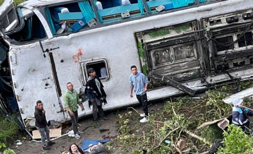 Bus cayó a un abismo en la vía Pasto-ipiales