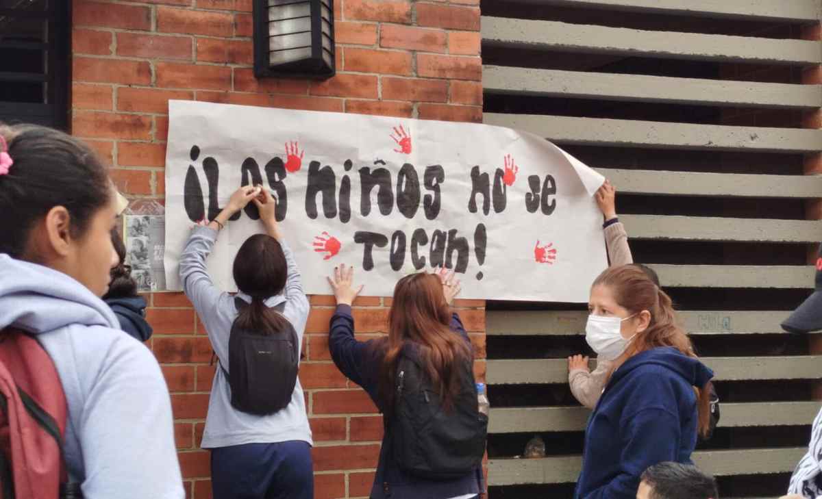 capturan a profesor por abusar de una menor de edad