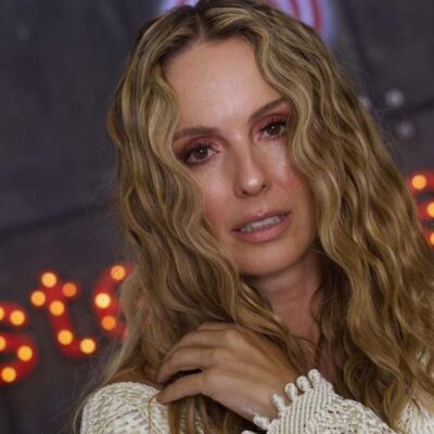 claudia bahamon le daria un beso a margarita rosa de francisco