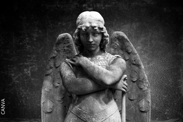 Foto de estatua de ángel.