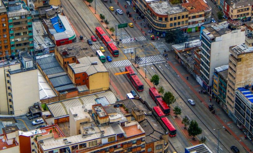 cómo se veía la estación de TransMilenio de Banderas