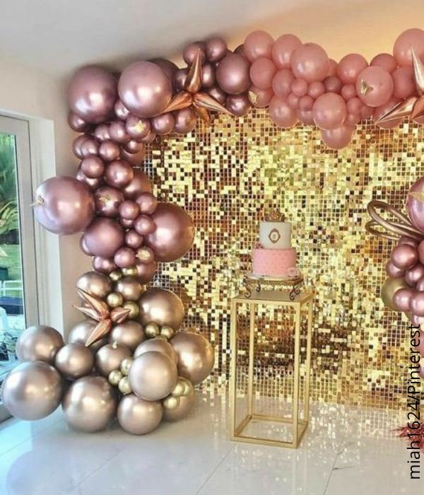 Foto decoración de cumpleaños con guirnalda de globos