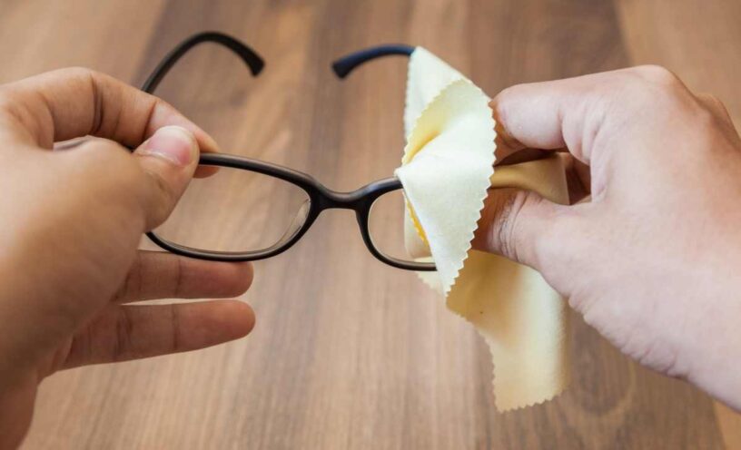 Truco para limpiar las gafas con dos ingredientes de cocina