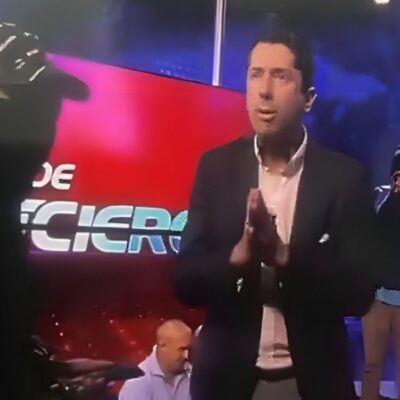 encapuchados toman rehenes de canal de tv y universidad en Guayaquil